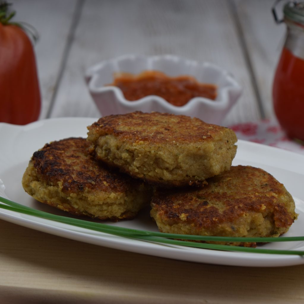 Grünkernküchle mit Tomatensoße | Blackforestkitchenblog