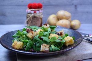 Brägele mit Sonnenwirbelesalat und Bibliskäs -Werbung-