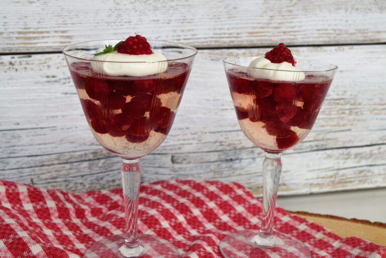 Waldhimbeeren, Himbeeren, Beeren, Weingelee, Blackforestkitchen, Dessert, Nachtisch