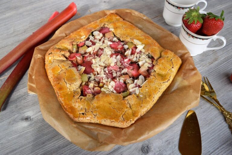 Glutenfrei, Zuckerfrei, Erdbeeren, Rhabarber, Galette, Backen, Gesund, Gesundes Backen, Blackforestkitchen