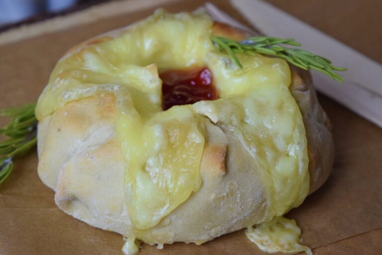 Camembert im Brotteig