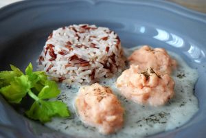 Lachsklößchen mit Reis