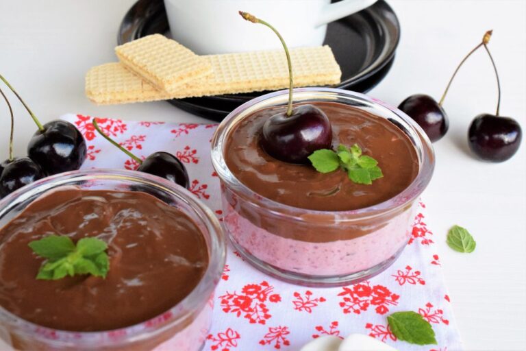 Kirschcreme mit Schokosoße