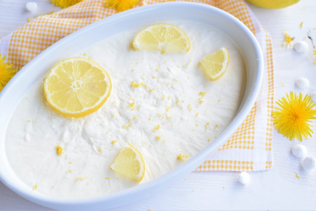 Zitronen-Sauerrahmeis mit selbstgemachtem Milchmädchen