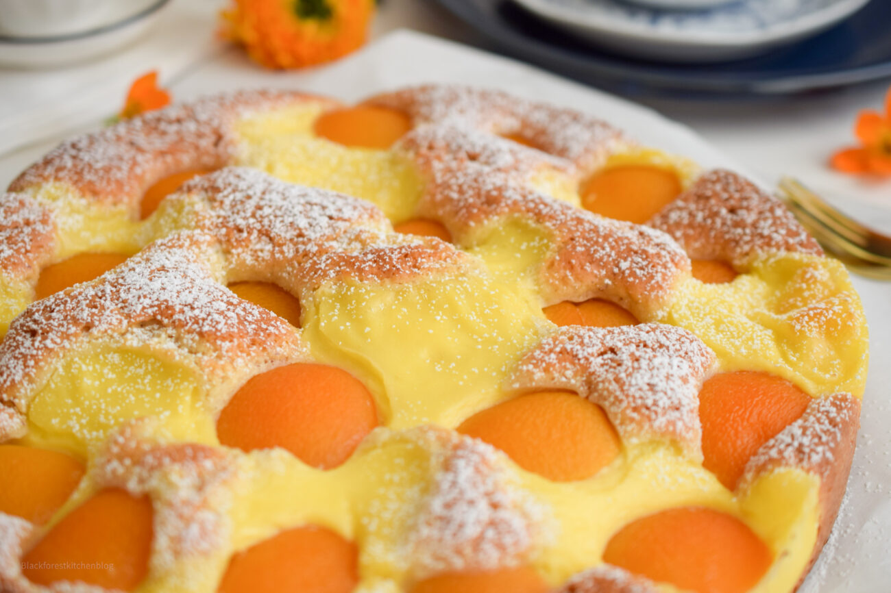 Aprikosenkuchen mit Vanillepudding | Blackforestkitchenblog