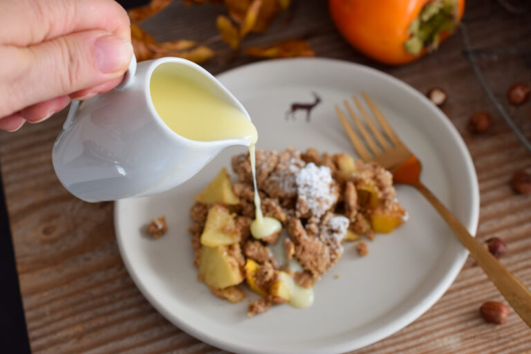 Apfel-Khaki Crumble | Blackforestkitchenblog