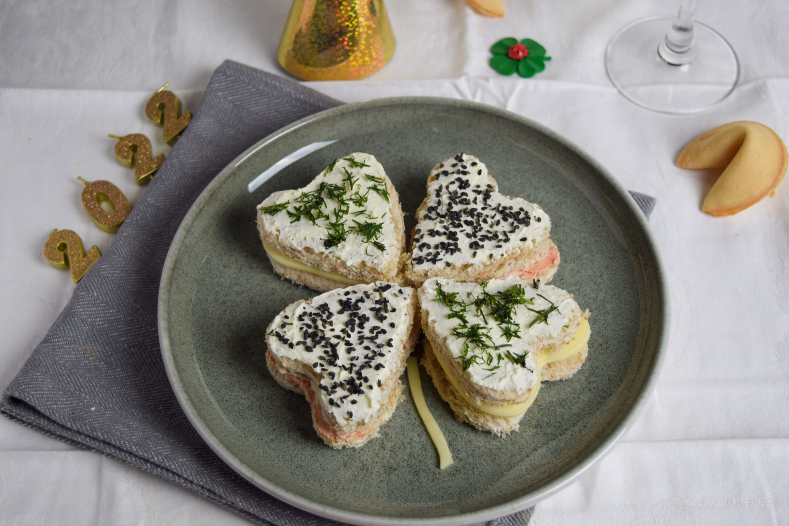 Gefülltes Sandwich-Kleeblatt für Silvester