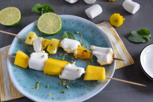 Plätzchen und Obstspieße vom Grill