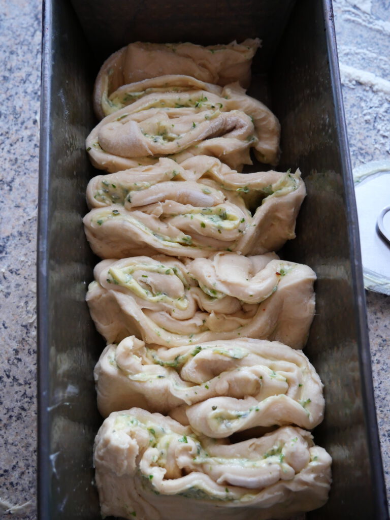 Zupfbrot mit Kräuterbutter | Blackforestkitchenblog