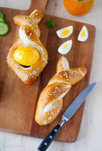 Laugenhasen und ein Karottenaufstrich