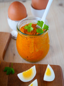 Laugenhasen und ein Karottenaufstrich