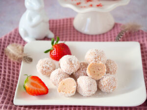 Käsekuchen Pralinen mit Erdbeeren