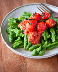 Scherennudeln mit Spinat