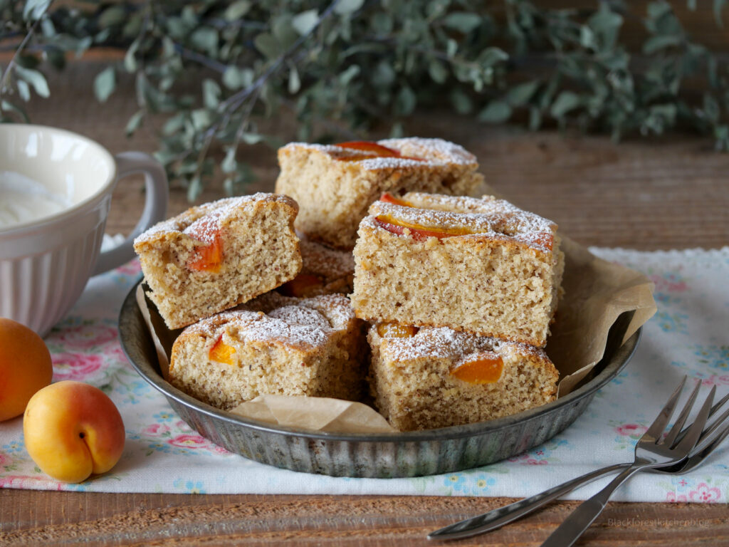 Aprikosenkuchen vom Blech