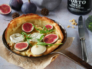 Herzhaftes Dutch-Baby mit Ziegenkäse und Feigen