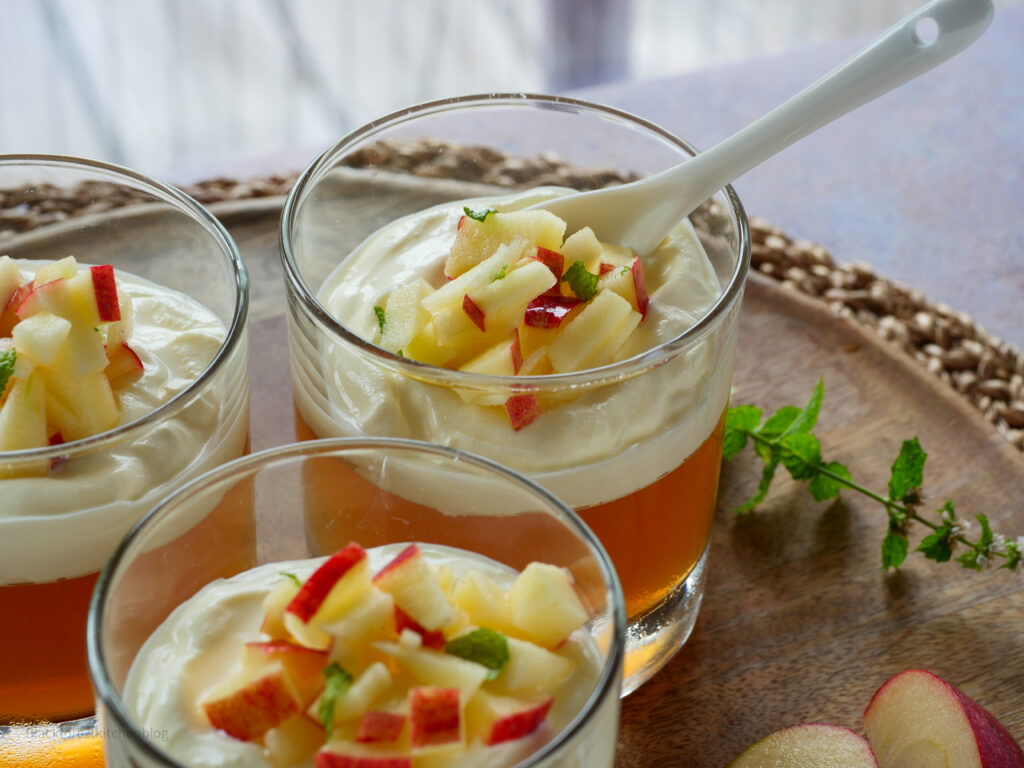 Selbstgemachte Apfel-Götterspeise mit Mascarponecreme