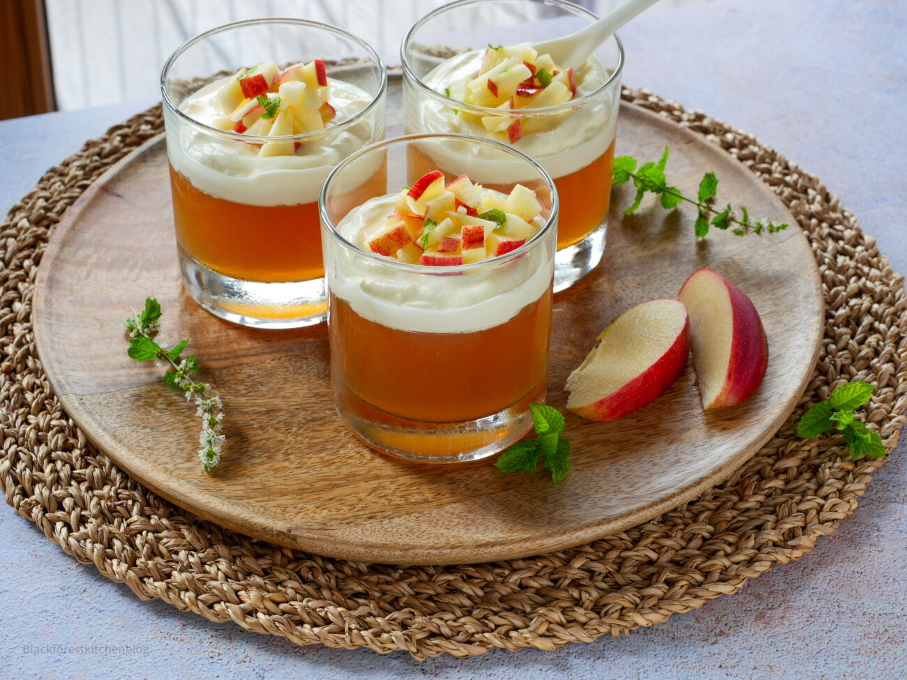 Selbstgemachte Apfel-Götterspeise mit Mascarponecreme