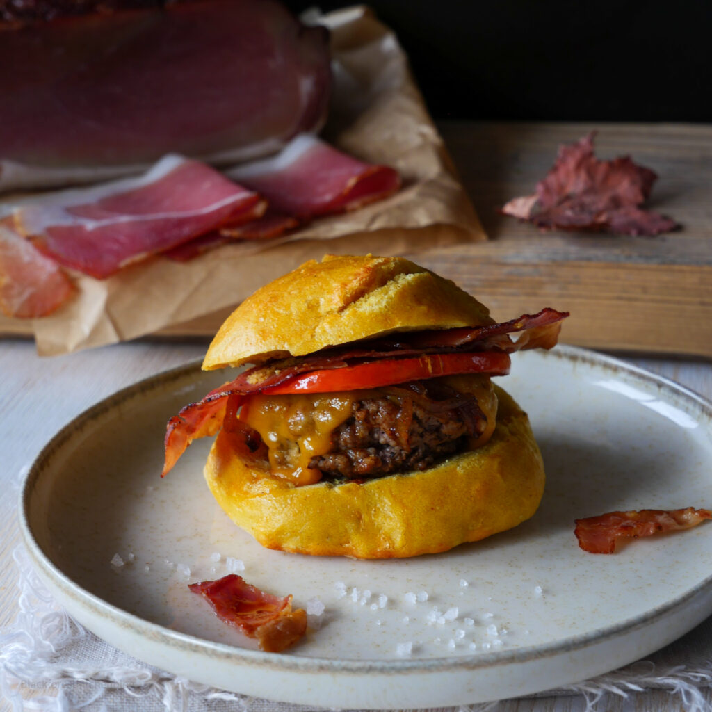 Herbstlicher Burger mit Schwarzwälder Schinken
