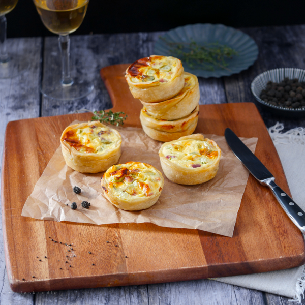 Zwiebelkuchen-Muffins