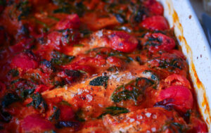 Ofenlachs mit Spinat-Sahnesoße