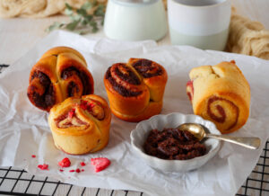 Erdbeerschnecken-Muffins aus Quarkölteig