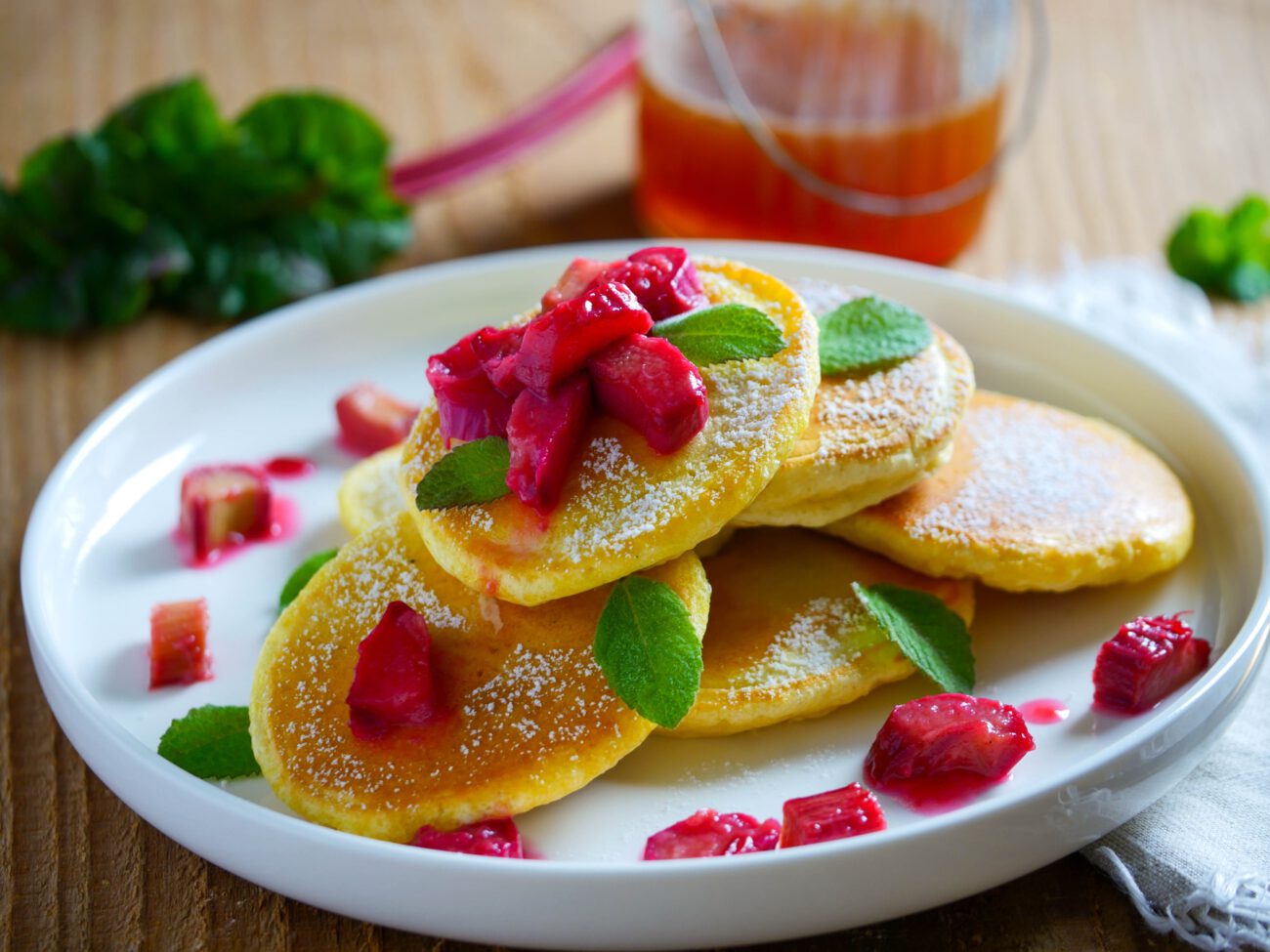 Pancakes mit karamellisiertem Rhabarber und Vanille