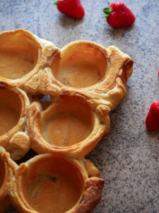 Croissant Buns mit Vanillecreme und Erdbeeren
