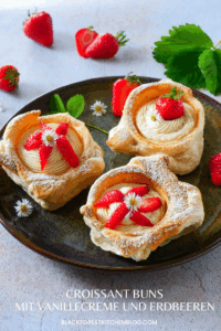 Croissant Buns mit Vanillecreme und Erdbeeren