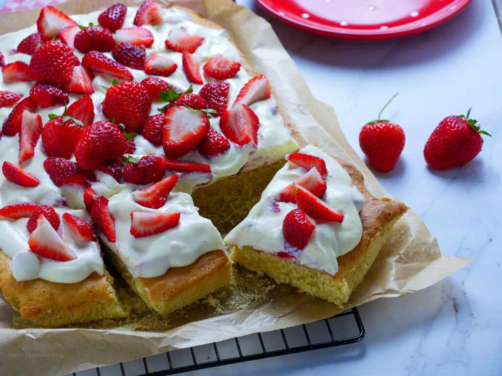 Fantakuchen mit Erdbeeren