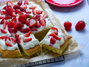 Fantakuchen mit Erdbeeren