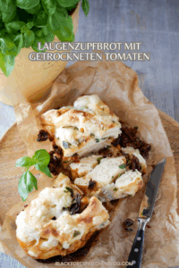 Laugen-Zupfbrot mit getrockneten Tomaten