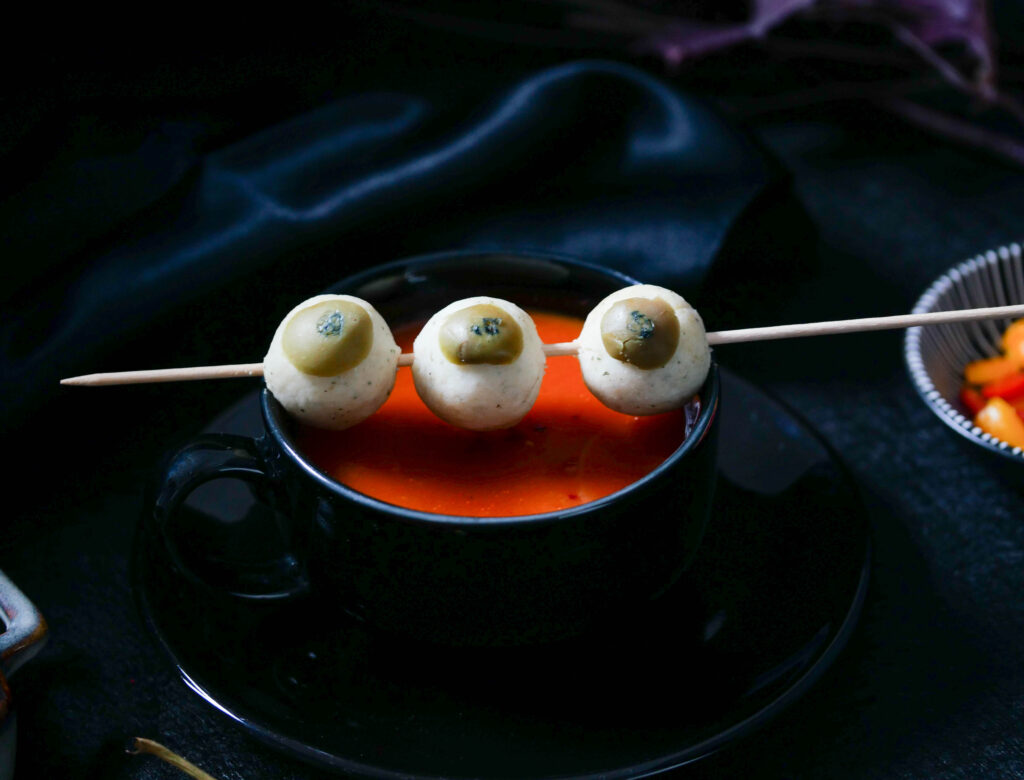 Scharfe Paprikasuppe für Halloween