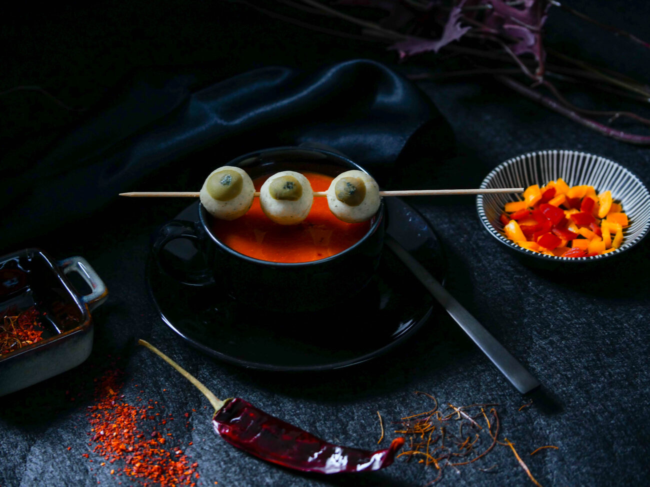 Scharfe Paprikasuppe für Halloween