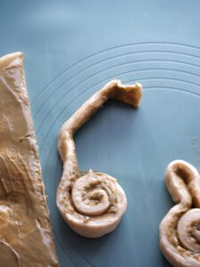 Oster-Hefeschnecken mit Pistaziencreme