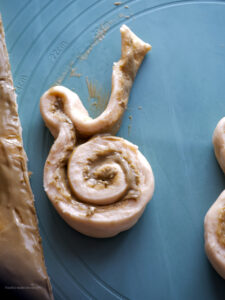 Oster-Hefeschnecken mit Pistaziencreme