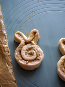 Oster-Hefeschnecken mit Pistaziencreme