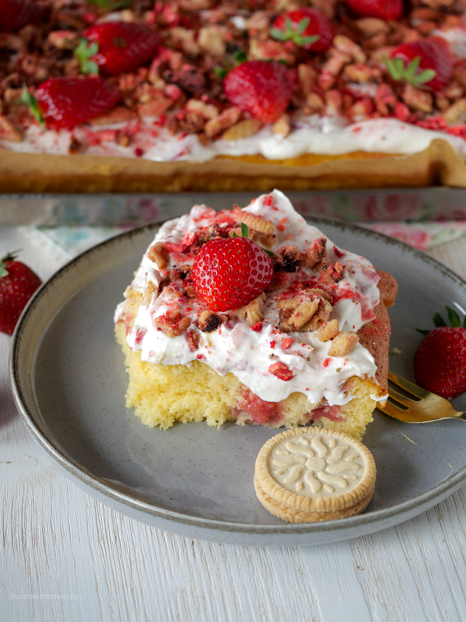 Erdbber Poke Cake
