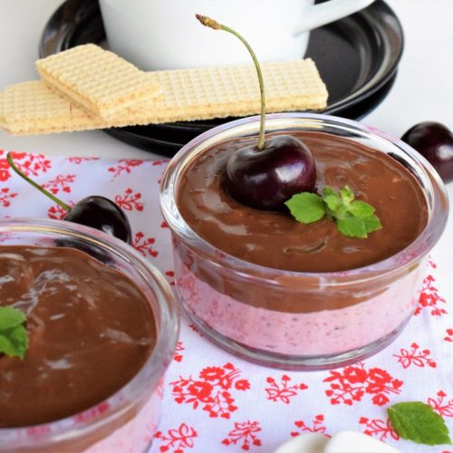 Kirschcreme mit Schokosoße