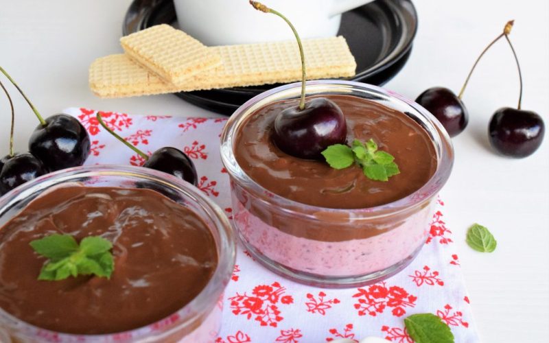 Kirschcreme mit Schokosoße