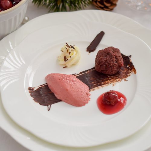 Dekonstruierte Schwarzwälder Kirschtorte -Nachspeise-