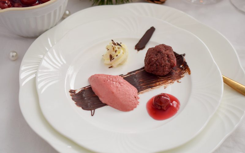 Dekonstruierte Schwarzwälder Kirschtorte -Nachspeise-