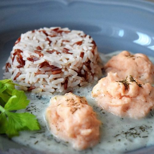 Lachsklößchen mit Reis