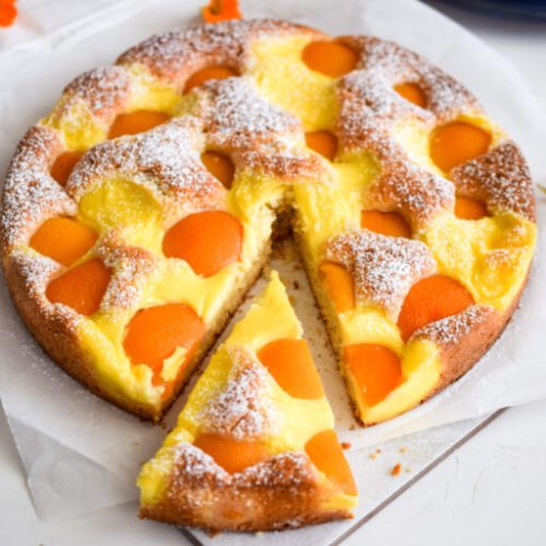Aprikosenkuchen mit Vanillepudding