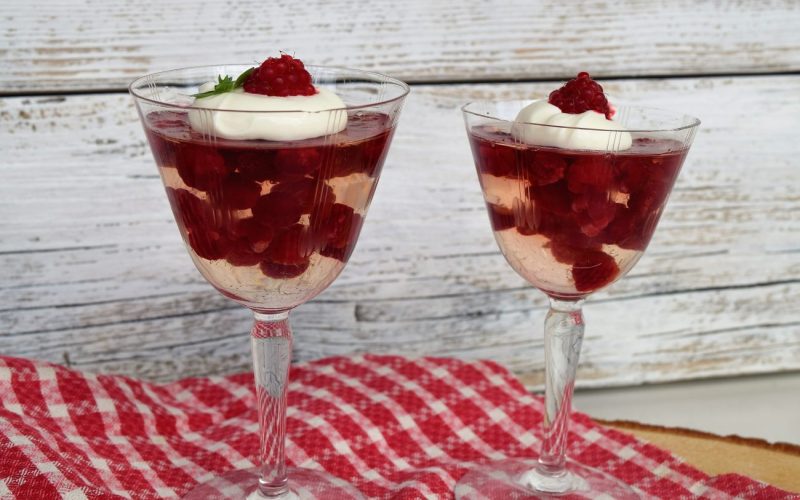 Waldhimbeeren, Himbeeren, Beeren, Weingelee, Blackforestkitchen, Dessert, Nachtisch