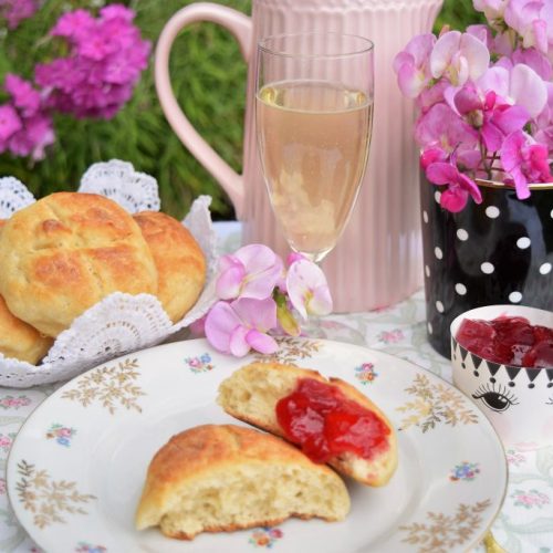 Frühstück, Brötchen, Quarkbrötchen, Himbeergelee, Sommer, Blackforestkitchen