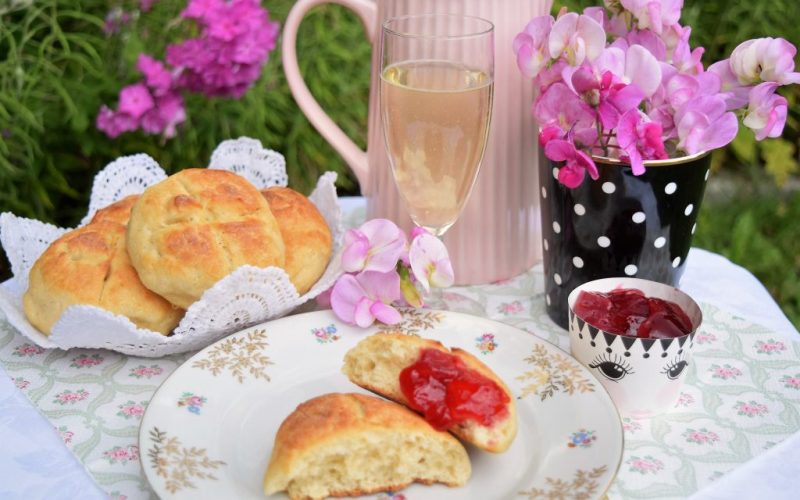 Frühstück, Brötchen, Quarkbrötchen, Himbeergelee, Sommer, Blackforestkitchen
