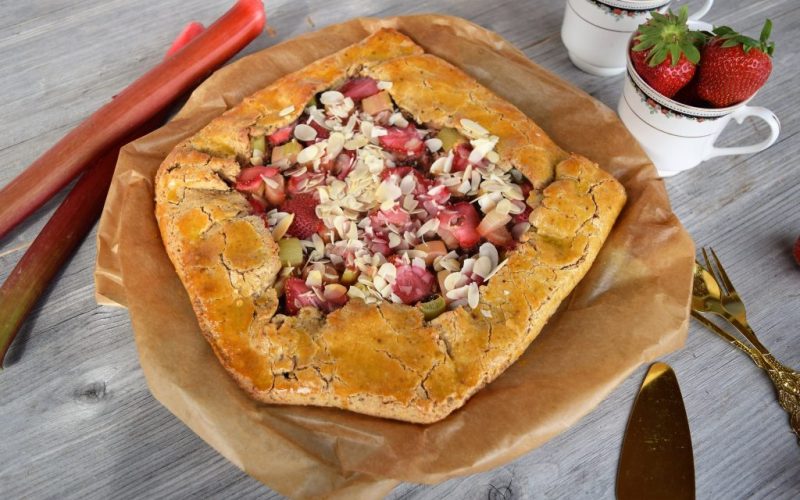 Glutenfrei, Zuckerfrei, Erdbeeren, Rhabarber, Galette, Backen, Gesund, Gesundes Backen, Blackforestkitchen