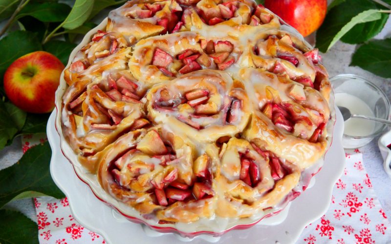 Apfel-Brombeer Rosenkuchen