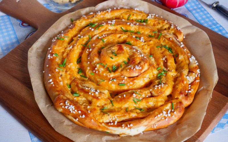 Laugenschnecke mit Obazdafüllung