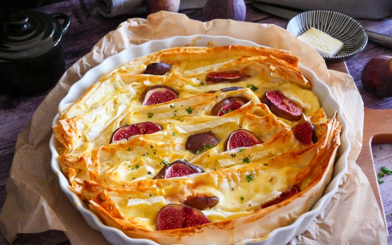 Crinkle Pie aus Filoteig mit Feigen und Brie